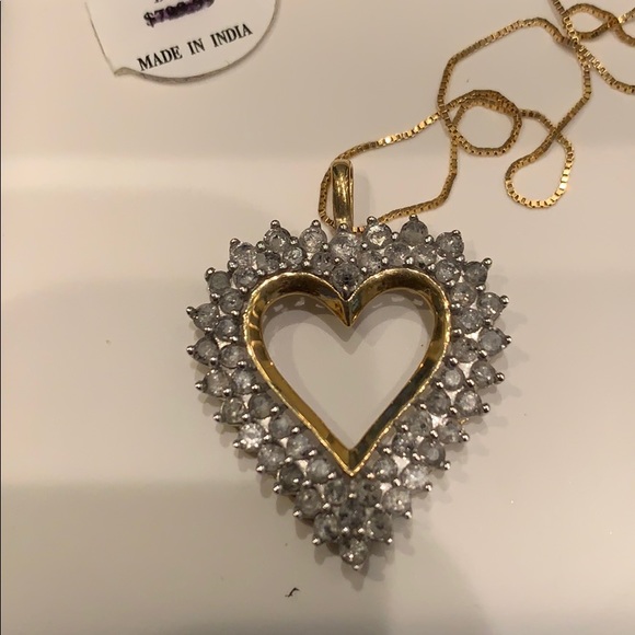 Beautiful diamond heart pendant with gold necklace - Picture 3 of 4